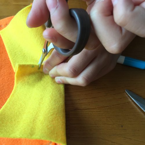 手縫いで作る初めてのフェルト手芸簡単レシピ 高学年の女の子がポーチ作りに挑戦してみました こぐまやのせかい