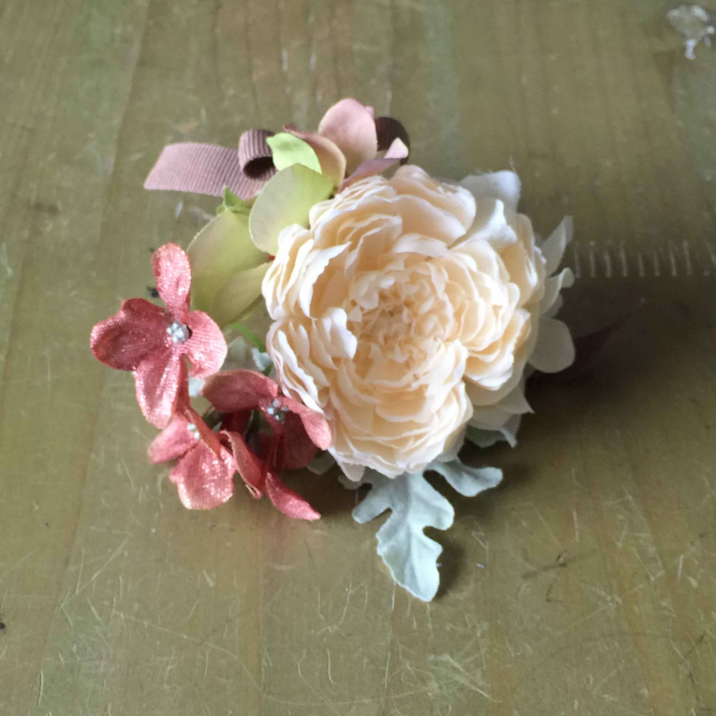造花で簡単手作りコサージュの作り方 卒業式や入学式 結婚式 普段使いもできるよ こぐまやのせかいこぐまやのせかい