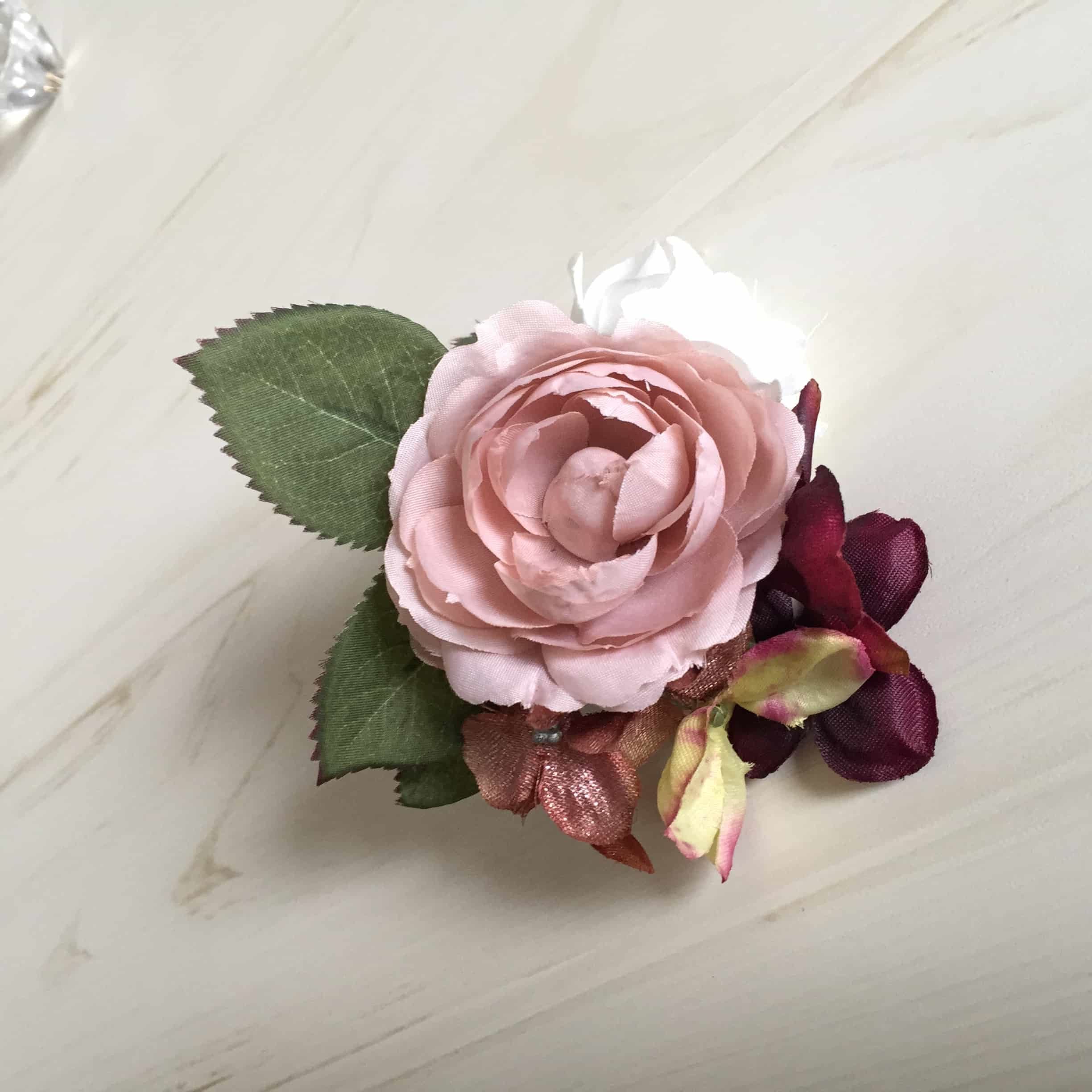 造花で簡単手作りコサージュの作り方!卒業式や入学式、結婚式、普段